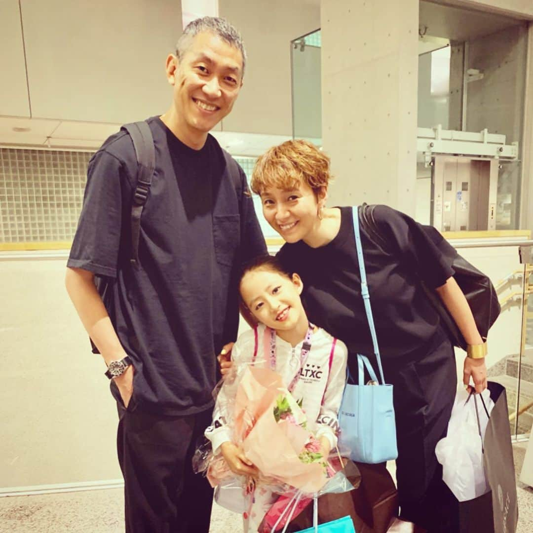 小林三江子さんのインスタグラム写真 - (小林三江子Instagram)「夏の思ひ出 国内編  いよいよ二学期スタート！ と思いきや初日から台風で臨時休校。。 で、またまた夏休みの思い出に浸ってみた。  まずは念願の前髪を作ってみた！→イリス的にはこの夏一番のBig News😂 伊勢志摩旅行や実家帰省、都内に戻ってからも納涼歌舞伎に東京湾船舶散歩など、かなり充実の夏休みを過ごせたかなと。 これだけ沢山遊んだから二学期も頑張れるね！！ #mydeariris #summervacation #happytime #precioustime  #イリタン #夏休み」9月10日 8時50分 - mieko_kobayashi