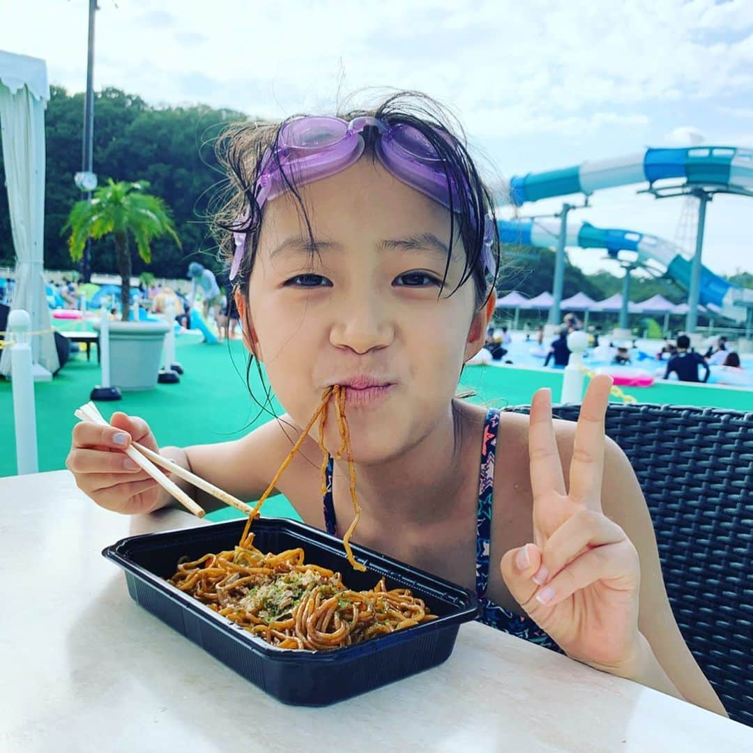 小林三江子さんのインスタグラム写真 - (小林三江子Instagram)「夏の思ひ出 国内編  いよいよ二学期スタート！ と思いきや初日から台風で臨時休校。。 で、またまた夏休みの思い出に浸ってみた。  まずは念願の前髪を作ってみた！→イリス的にはこの夏一番のBig News😂 伊勢志摩旅行や実家帰省、都内に戻ってからも納涼歌舞伎に東京湾船舶散歩など、かなり充実の夏休みを過ごせたかなと。 これだけ沢山遊んだから二学期も頑張れるね！！ #mydeariris #summervacation #happytime #precioustime  #イリタン #夏休み」9月10日 8時50分 - mieko_kobayashi