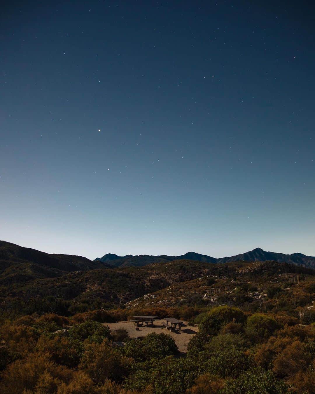 ローレン·ランドルフのインスタグラム：「Feels like it’s time to go sleep outside again.  Photos from last month’s full moon.」