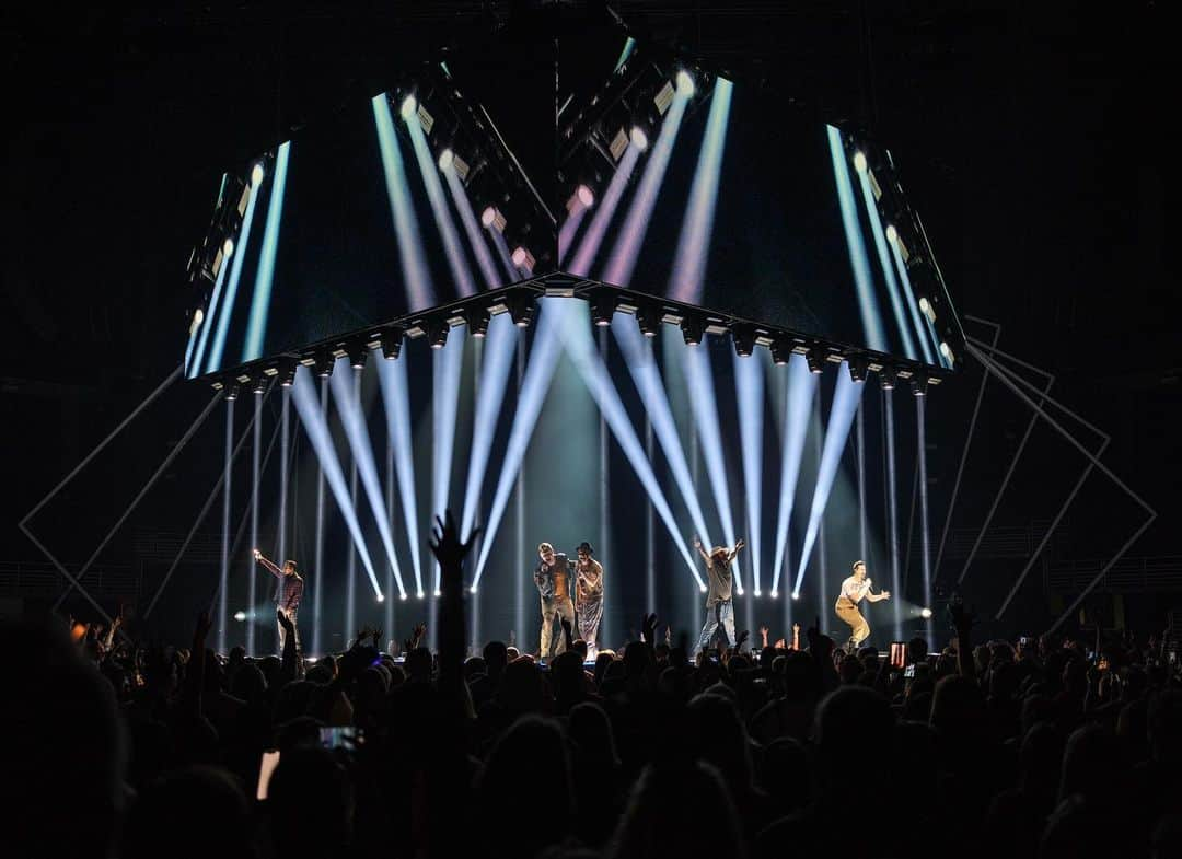 ニック・カーターさんのインスタグラム写真 - (ニック・カーターInstagram)「Thank you Omaha!! #BSBOMA #DNAWORLDTOUR 📸 @shaggs」9月10日 9時17分 - nickcarter