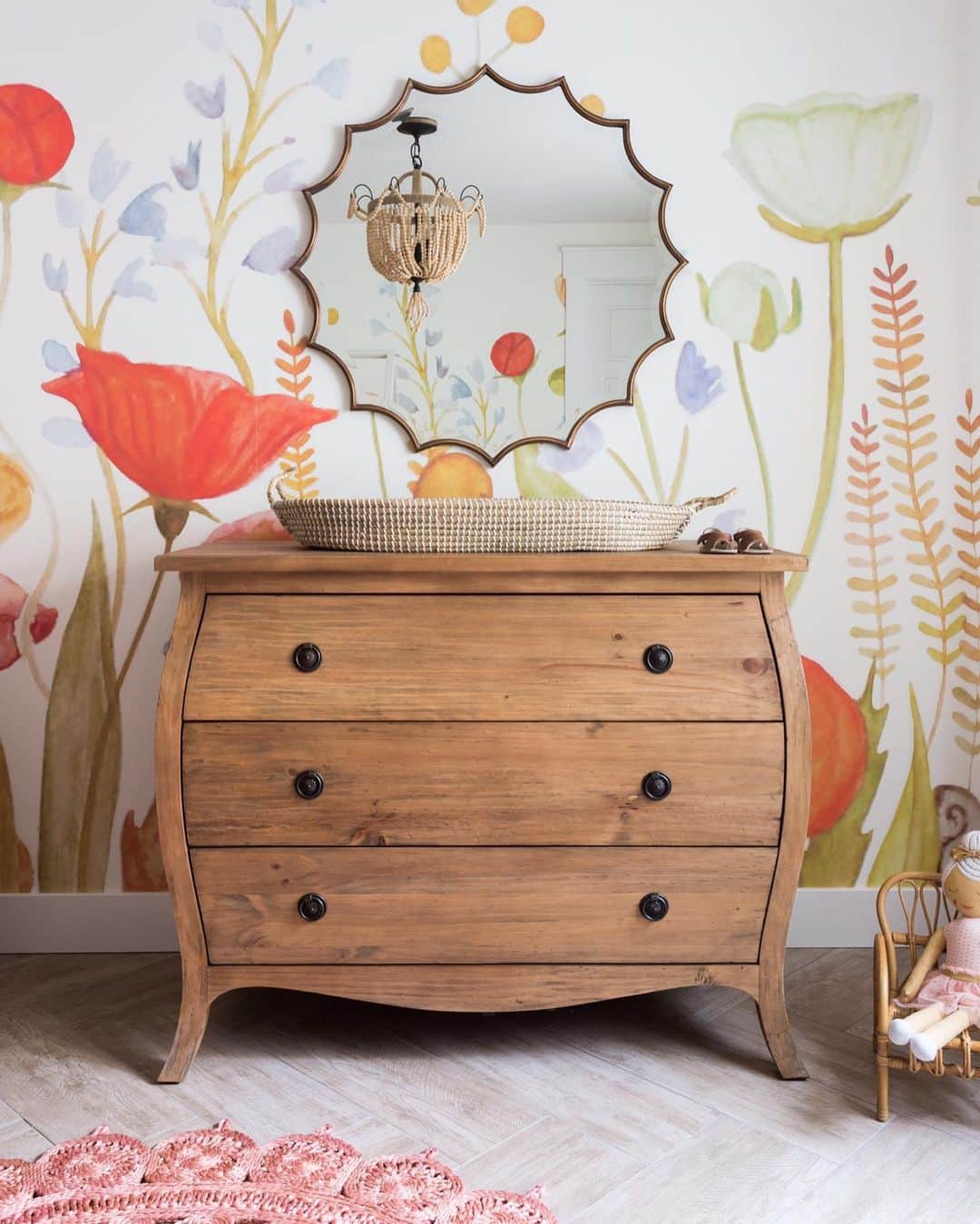Cara Van Brocklinさんのインスタグラム写真 - (Cara Van BrocklinInstagram)「One of my favorite rooms in our last home was Echo’s!! I’m so excited to refresh for Fall and begin working on her new room! I'm still obsessed with this mirror and dresser combo from @luluandgeorgia, so i will be sure to keep it in her new room! #landgathome」9月10日 9時28分 - caraloren