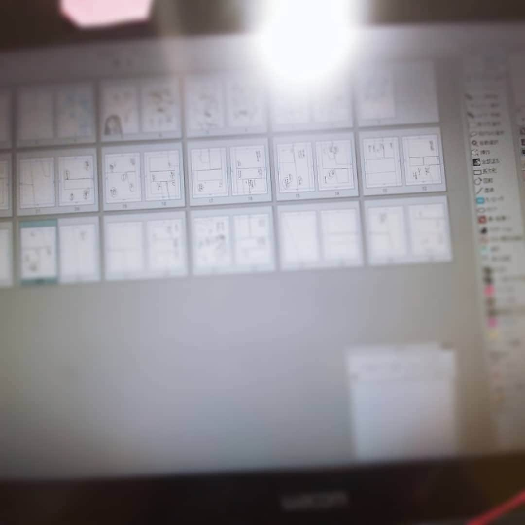 朱神宝さんのインスタグラム写真 - (朱神宝Instagram)「ネーム段階。セリフだけ先にいれたので後は頭の中で出来上がってる絵を描き出す作業。 コレがまた気力いるんだ。毎回思うけど、脳で浮かんでる絵を印刷できる機械が世に生まれないかしら。二度描きする気分よ😖 #ネーム #漫画」9月10日 9時41分 - akegami_takara