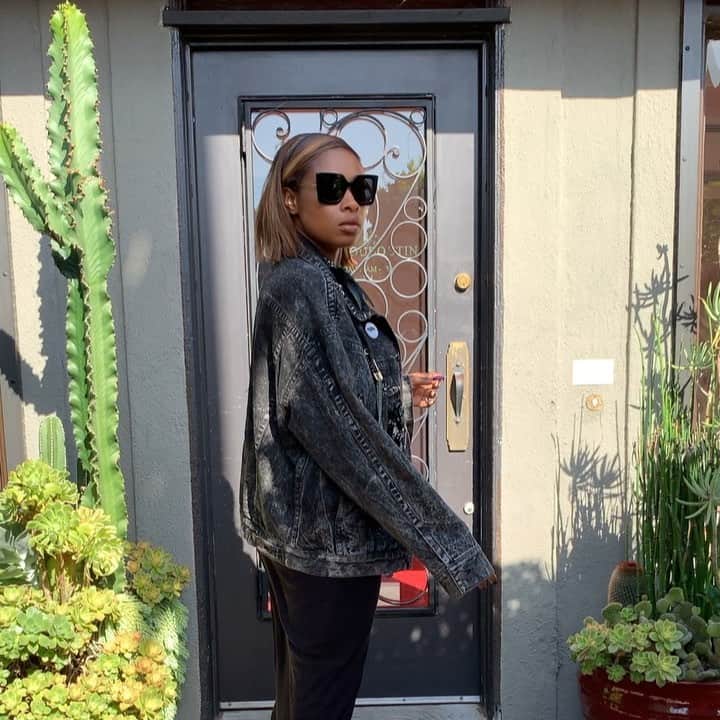 ジェニファー・ハドソンのインスタグラム：「My mama use say , if u work hard u should play hard, then I should never stop playing ! She also use to say , If you want something done right then do it yourself ! She also said you don’t ever want to have to depend on nobody else and I’m so grateful , I don’t ! I’m gone treat my damn self !」