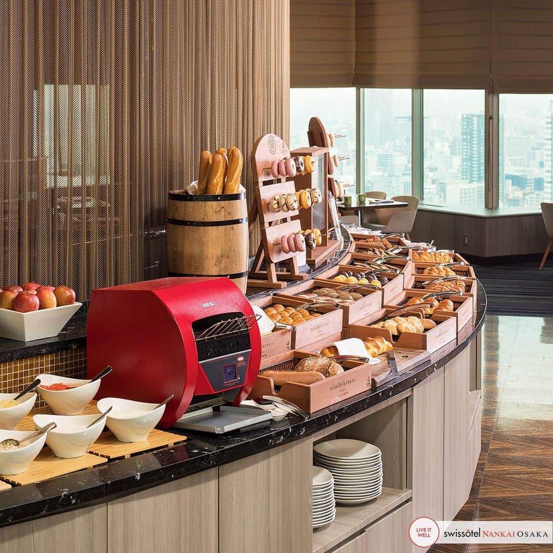 スイスホテル南海大阪さんのインスタグラム写真 - (スイスホテル南海大阪Instagram)「あなたのために特別に作られた朝食を堪能し、自分だけの時間と空間をお楽しみください。#タボラ36 でスペシャルな朝を過ごしましょう。  Savour the moment as you indulge in breakfast goodness made specially for you. Make your mornings special at the #Tavola36Osaka.」9月10日 10時04分 - swissotelnankaiosaka_official