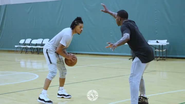 タイラー・ユリスのインスタグラム：「2 hip surgeries later 😩🙌🏾 Blessed to be back on the court! #HGF」