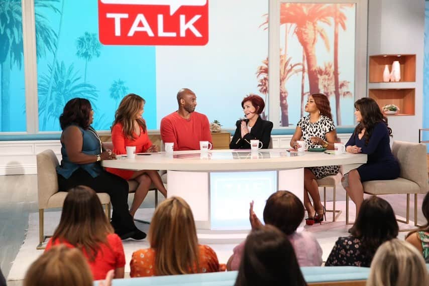 コービー・ブライアントさんのインスタグラム写真 - (コービー・ブライアントInstagram)「Thanks to the ladies of @thetalkcbs for having me on to kick-off Season 10. Loved discussing my latest @Granity projects #LegacyAndTheQueen and #ThePunies. I’m always game for talking about building confidence in young people and putting imagination back into sports.」9月10日 10時14分 - kobebryant