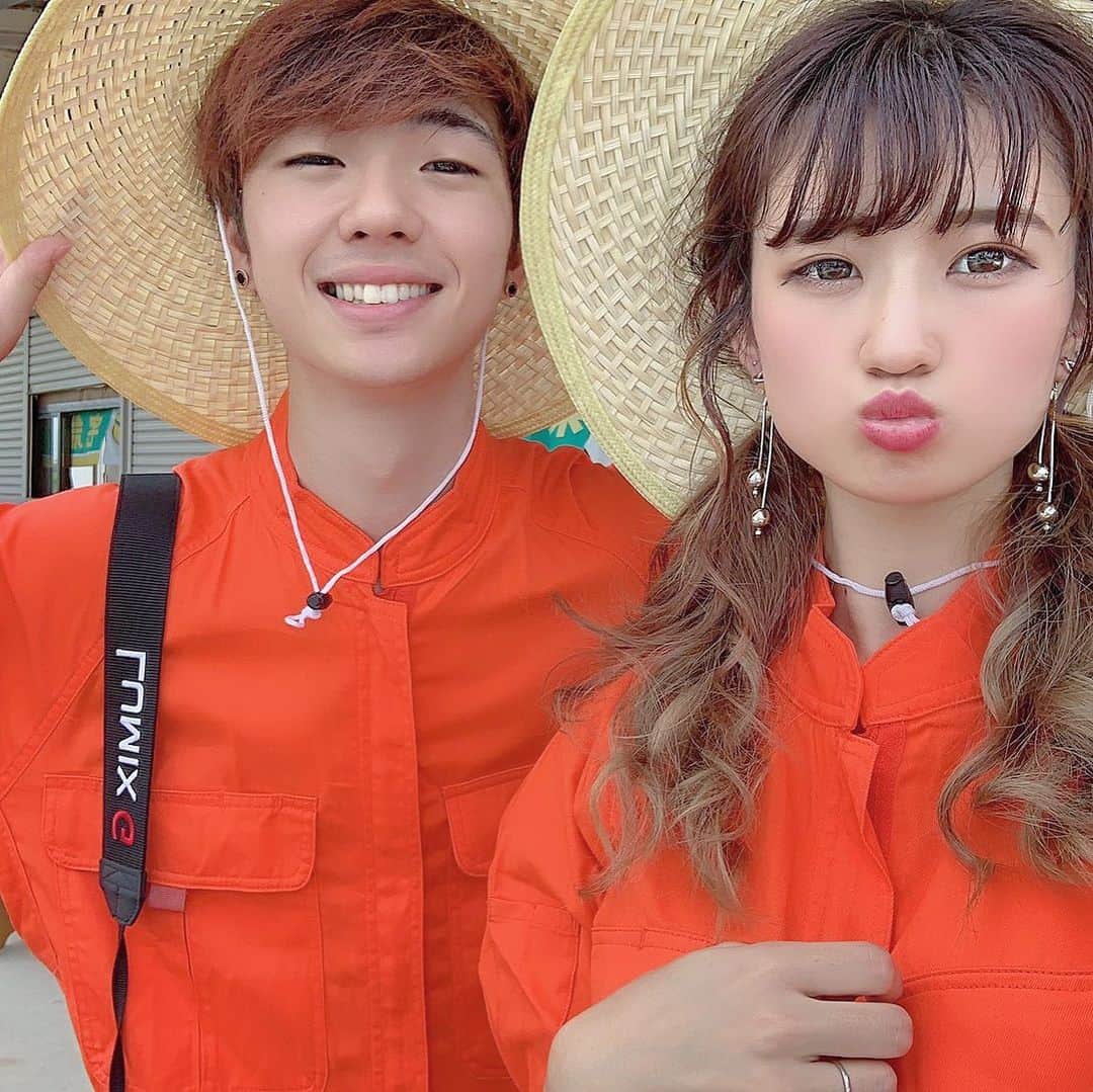 のインスタグラム：「#るぅきぃ #茨城 #梨狩り #夫婦 . やっぱるいちゃん可愛ええのお。 . 人生初狩りは梨でした🍐 あんまフルーツ好きじゃないけど採れたてってやっぱめちゃめちゃ美味しかった🤭 . 次はぶどう🍇食べに行くぞー！」