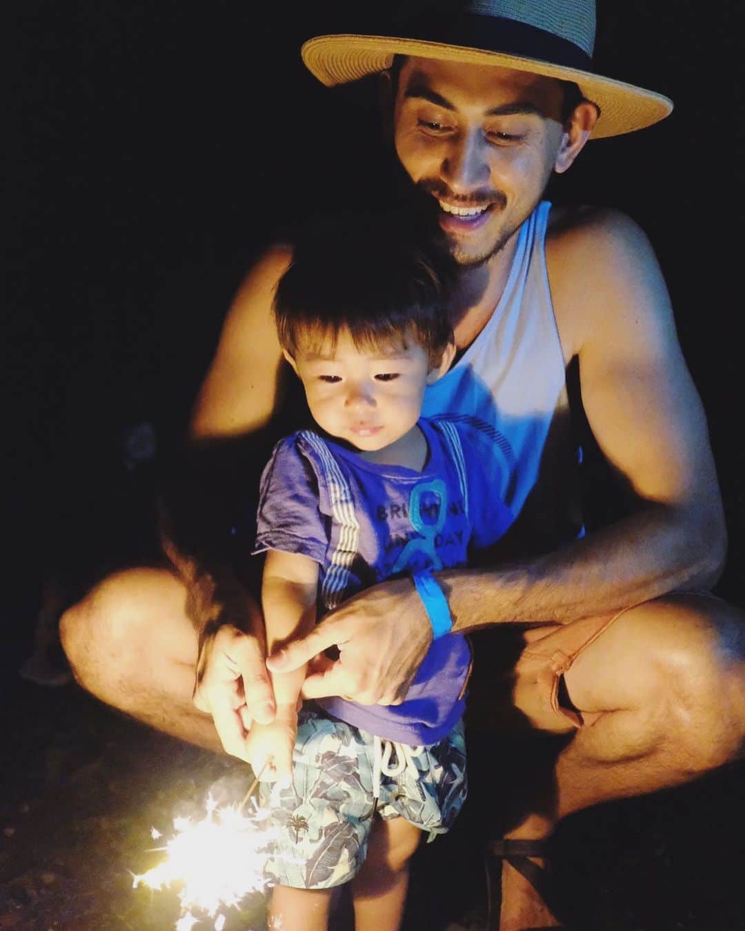 のインスタグラム：「last days of summer #fatherandson #summer photo: @mellytofu」