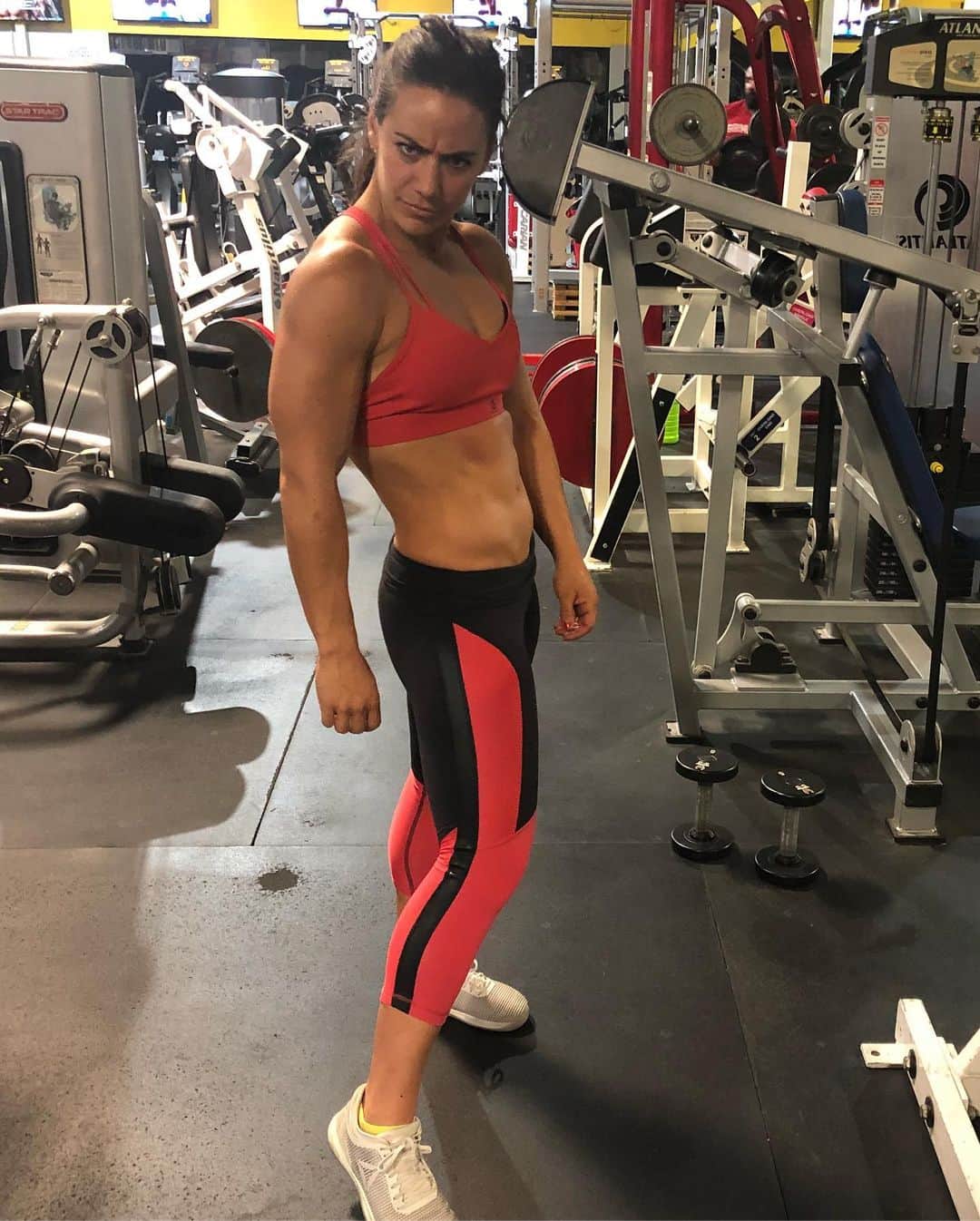Camille Leblanc-Bazinetさんのインスタグラム写真 - (Camille Leblanc-BazinetInstagram)「Okay trying to take pictures is hard 🤣🤣🙈🔥🔥🔥 “  Loving my fire 🔥 red outfit and got a good day of work and training 🙌🏽💥 “  Now time for food!! #needhelpforposing #notagoodingluenceryet #picturesarehard #whattodowithmyhands #whoami #zoolander #cantturnleft #ferocefitness」9月10日 11時19分 - camillelbaz