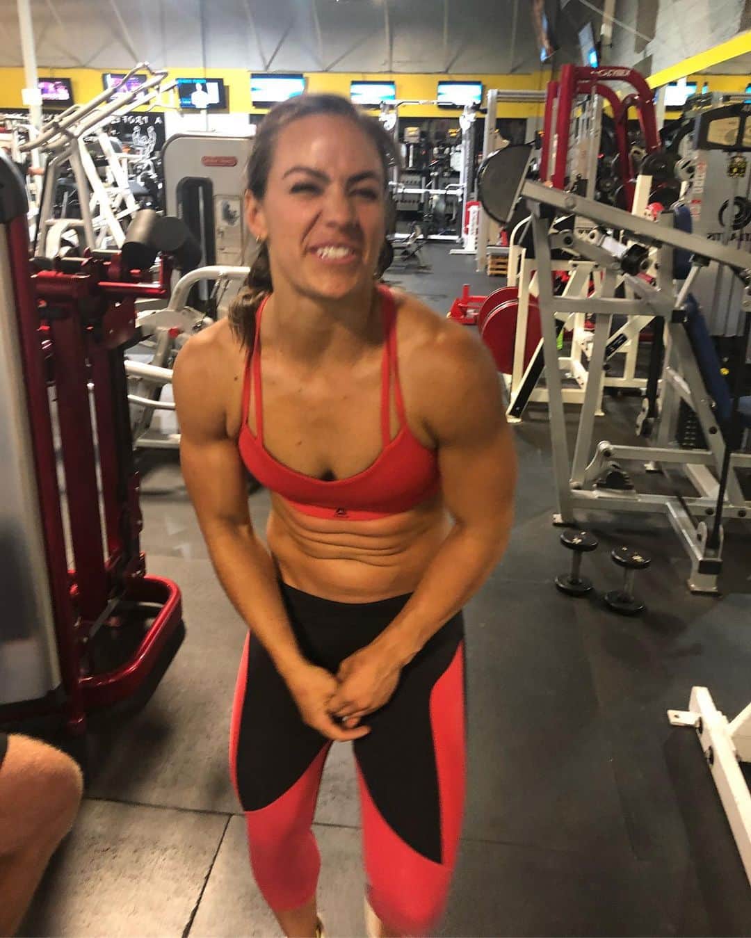 Camille Leblanc-Bazinetさんのインスタグラム写真 - (Camille Leblanc-BazinetInstagram)「Okay trying to take pictures is hard 🤣🤣🙈🔥🔥🔥 “  Loving my fire 🔥 red outfit and got a good day of work and training 🙌🏽💥 “  Now time for food!! #needhelpforposing #notagoodingluenceryet #picturesarehard #whattodowithmyhands #whoami #zoolander #cantturnleft #ferocefitness」9月10日 11時19分 - camillelbaz