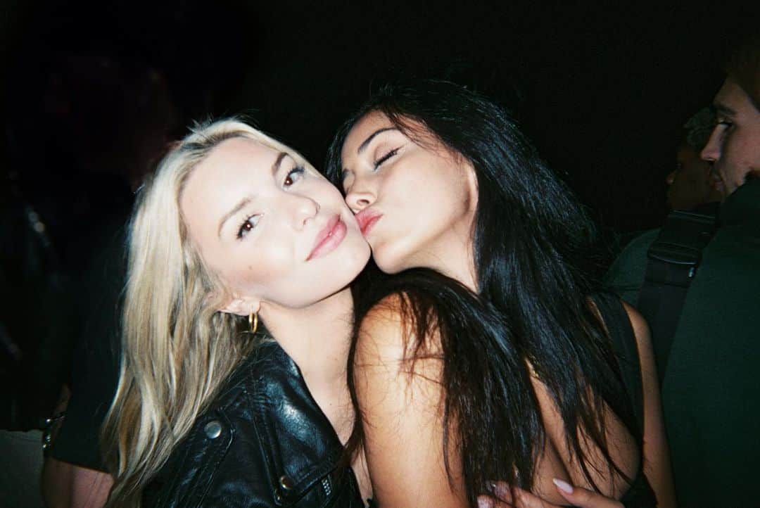 Katelyn Byrdのインスタグラム：「Turn the lights off 🖤」