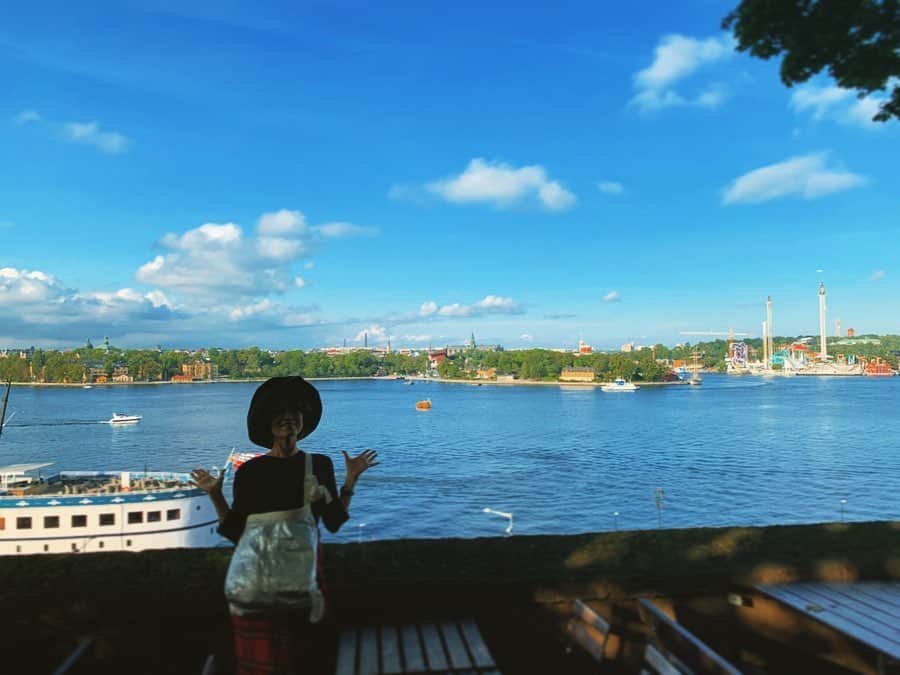 広崎うらんのインスタグラム：「毎日素晴らしい景色に癒されてますなう😍🇸🇪✨」