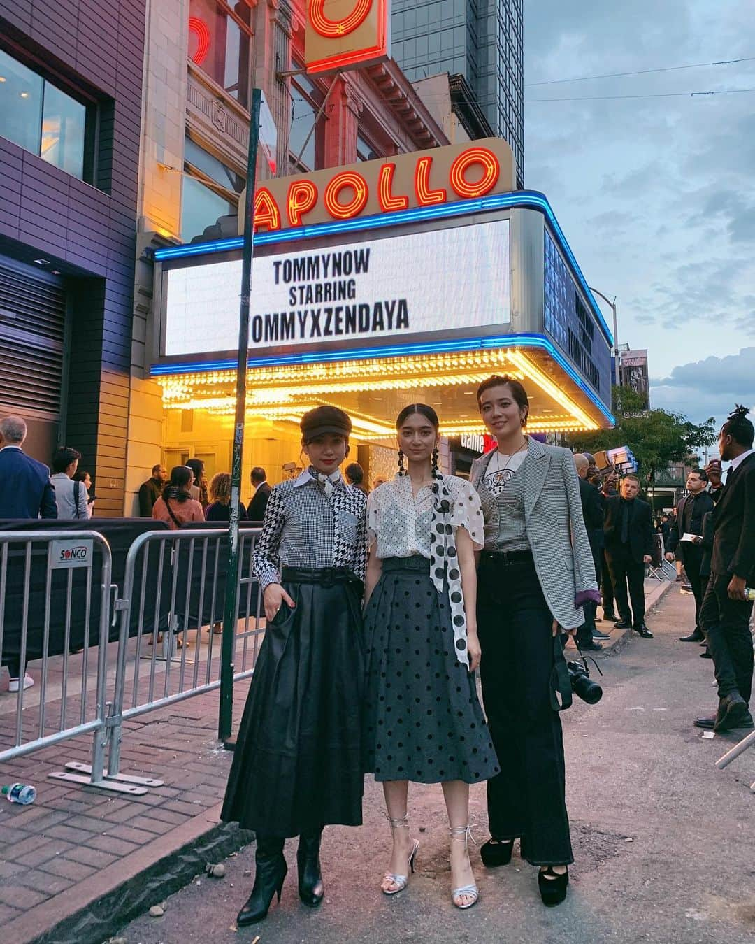 ベイカー恵利沙さんのインスタグラム写真 - (ベイカー恵利沙Instagram)「Our outfit for the amazing show at Apollo Theater  Obsessed with the 70s vibe! 💃🏽🕺🏼 All dressed in #TommyXZendaya  70年代からインスパイアされたこのコレクション 日本でも今日から店頭に並んでいるそう💚 千鳥格子やセットアップ、ドットなど大好きなテイストで ショーを見ながら欲しいものたくさん見つけた、 私もお店に遊びに行かなきゃ🦋 #TOMMYNOW #TommyXZendaya #TommyHilfiger #ELLEgirlPROMOTION」9月10日 12時08分 - bakerelisa