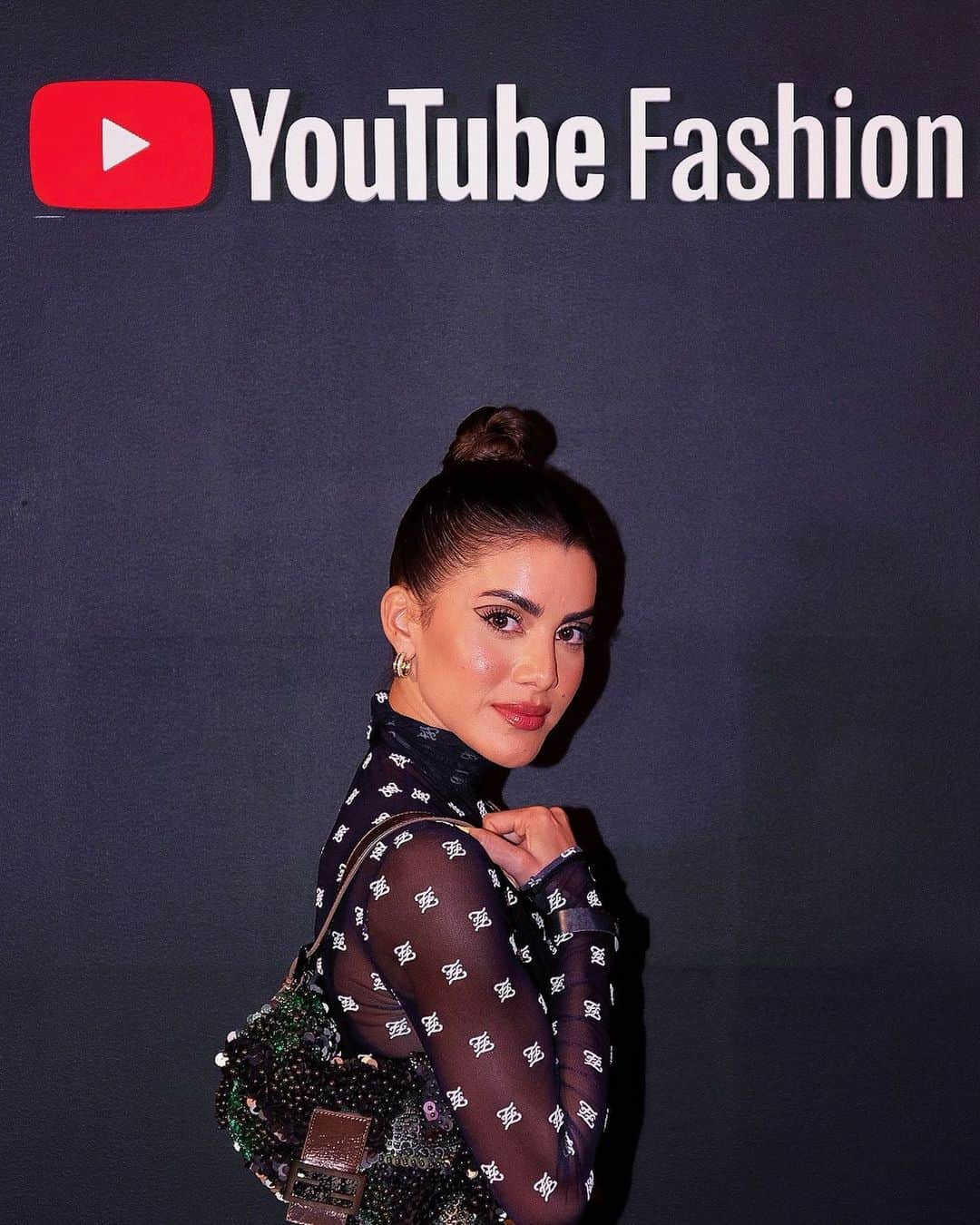 YouTubeさんのインスタグラム写真 - (YouTubeInstagram)「@camilacoelho is taking over our story tonight for an inside look at the #YouTubeFashion launch party. Looks are guaranteed to be served. 💃 Tune in and follow along.」9月10日 12時11分 - youtube