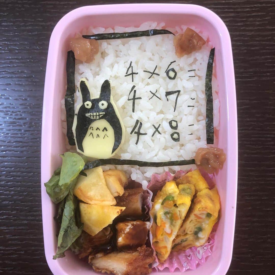 尾関高文さんのインスタグラム写真 - (尾関高文Instagram)「娘が4の段をやっと覚えたので苦手なところを復習弁当。あってても間違えてても全部食べれば100点だけど！」9月10日 12時14分 - ojecky