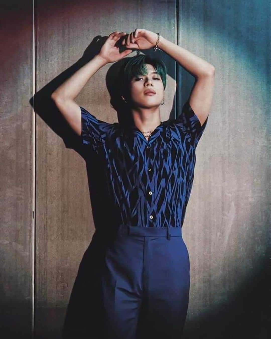 SHINeeのインスタグラム：「[SCAN] TaeMin - Famous Limited Edition Type A Photobook  Cr. supernoona_TM」