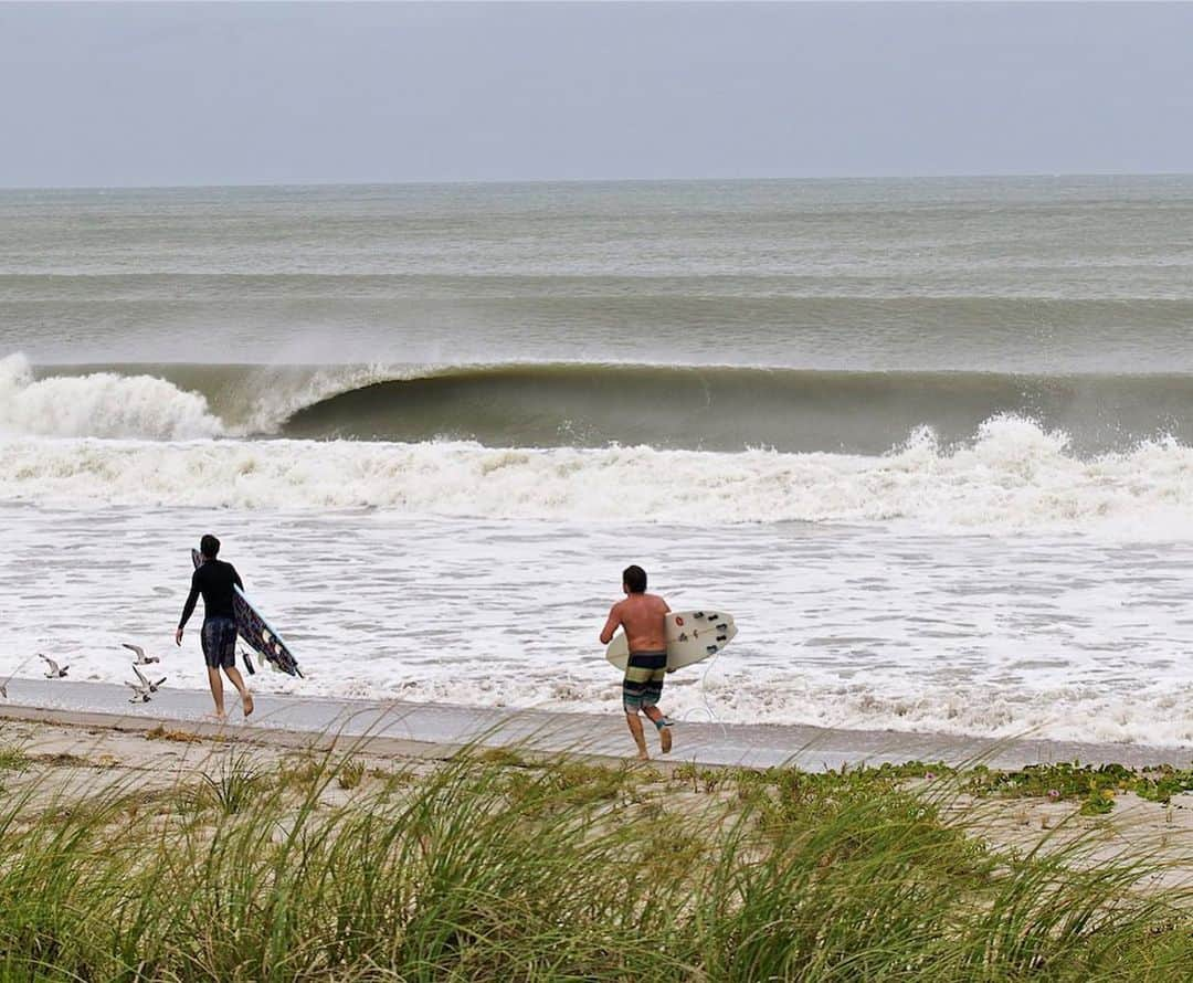 surflineさんのインスタグラム写真 - (surflineInstagram)「“Hurricane Dorian was named back on August 24th, and the whole Surfline forecast team is ready to put this storm behind us,” said Outer Banks-based forecaster Rob Mitstifer. “The destruction done by Dorian, especially in the Northern Bahamas, makes surfing feel minute in comparison.” Head to the site for a closer look at the storm and the havoc — and yes, some surf — it wrought. #SwellStory」9月10日 12時21分 - surfline