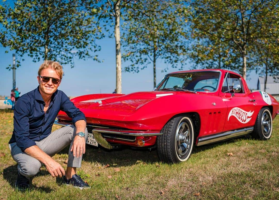 ニコ・ロズベルグさんのインスタグラム写真 - (ニコ・ロズベルグInstagram)「was great to be part of the first @hotwheelsofficial Legends Tour by driving the Hamburg Berlin Rally in a cool red Corvette and handing over the @hotwheelsofficial trophy last week 🏆🙌🏻 #hotwheels」9月10日 23時23分 - nicorosberg