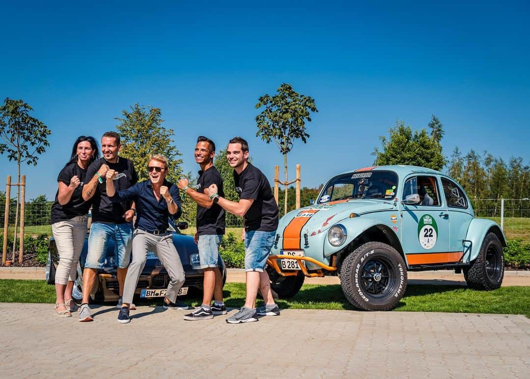 ニコ・ロズベルグさんのインスタグラム写真 - (ニコ・ロズベルグInstagram)「was great to be part of the first @hotwheelsofficial Legends Tour by driving the Hamburg Berlin Rally in a cool red Corvette and handing over the @hotwheelsofficial trophy last week 🏆🙌🏻 #hotwheels」9月10日 23時23分 - nicorosberg