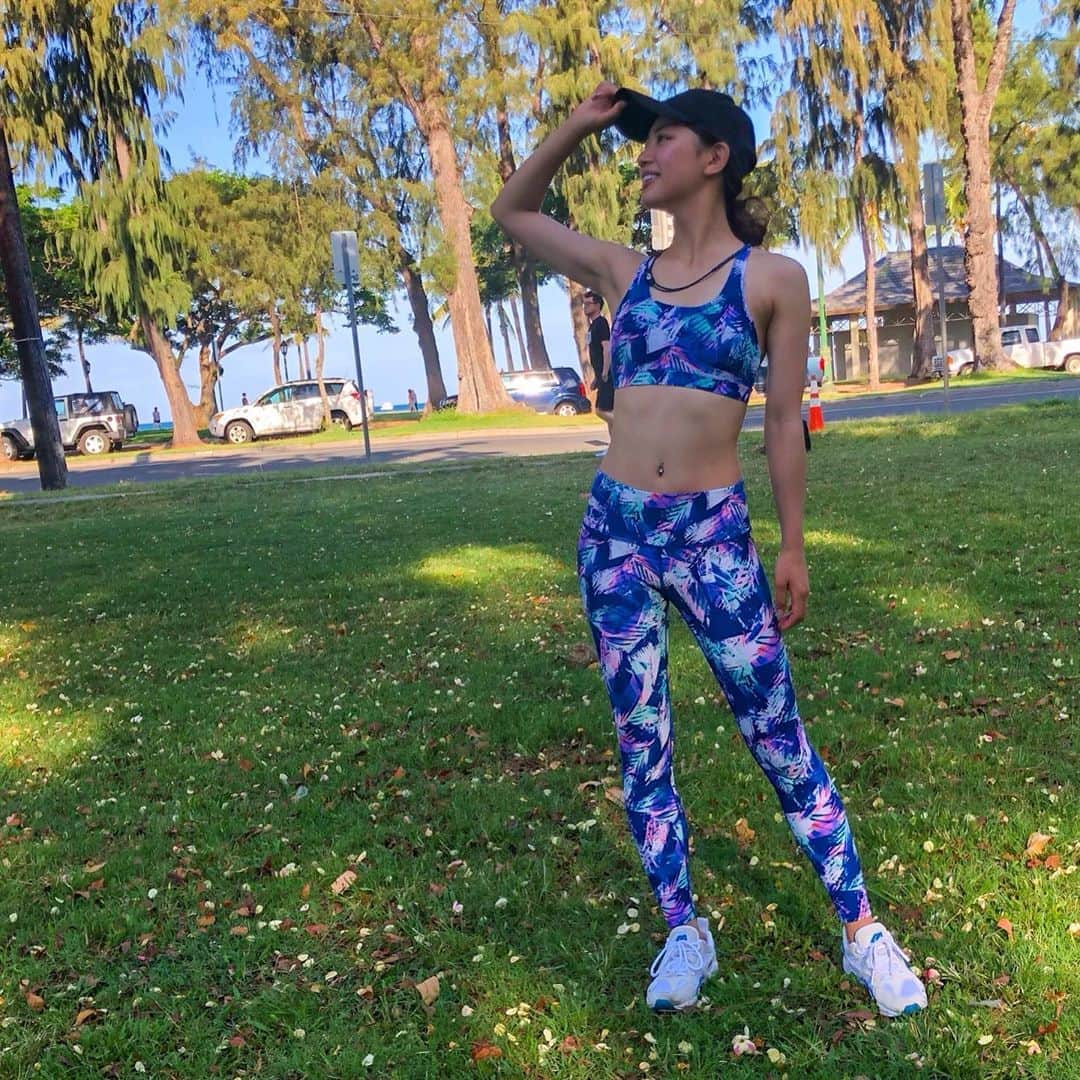 のインスタグラム：「. . ハワイでの早朝run 最高に気持ちよかったな〜🏝🏃‍♀️🌺 思ってるより朝から走ってる人が 多くてビックリしたよ〜！ . 最後は後ろから追いかけられて 追い込み汗だくrun🤣笑 . . #hawaii #tgr #tokyogirlsrun #run #running #sport #自主トレ #野球 #野球女子 #fitness #fitnessgirl #追いかけられて逃げる #sea #リゾートラン」