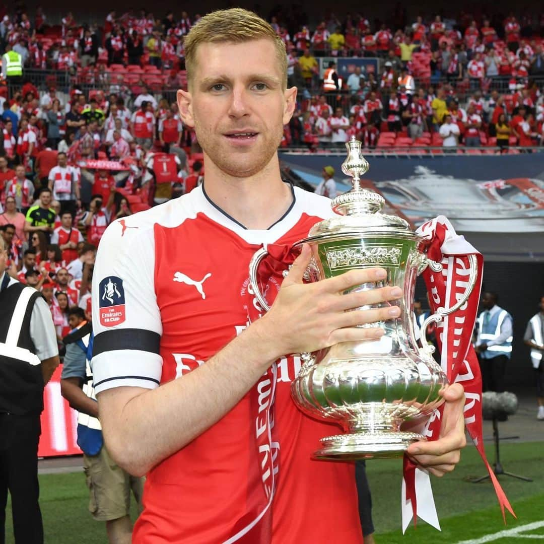 アーセナルFCさんのインスタグラム写真 - (アーセナルFCInstagram)「⏪ The evolution of Per ⏩  Scroll through for some of our favourite #Mertesacker moments 📸  #Arsenal #DankePer #AFC #COYG #Gunners」9月10日 23時25分 - arsenal