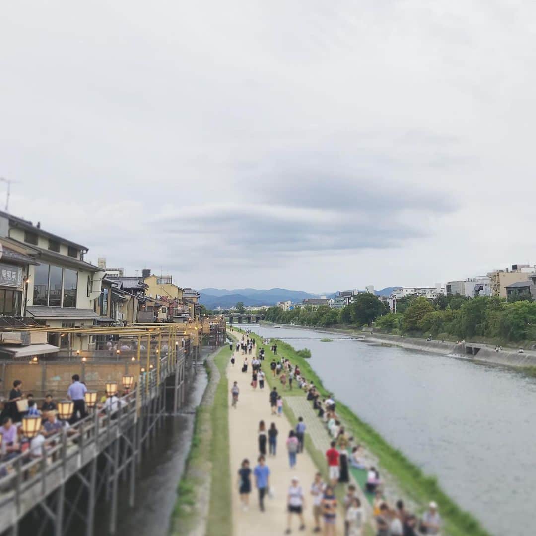 HALCAさんのインスタグラム写真 - (HALCAInstagram)「先日カフェ打ち合わせで京都へ… 曇り空でもやっぱり魅力的な街並み☁️☁️☁️ 今週末の三連休も京都へ行く予定！#kyoto」9月10日 23時27分 - halca_