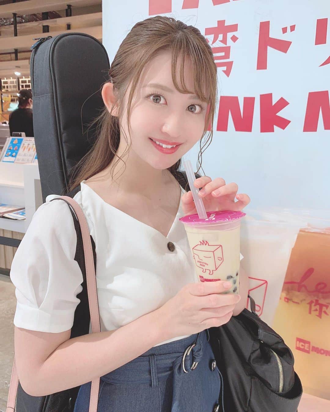 のインスタグラム：「♡ . 一日やり切ったご褒美に タピオカ🥺🥺🥺💕💕 . (自分にすぐご褒美あげちゃう🤦🏻‍♀️💭) . . 今日はレッスンもあったので ギターを持ってたんですが…🎸✨ . ゆえに似合わなさすぎるって めちゃめちゃ言われた🤦🏻‍♀️🤦🏻‍♀️🤦🏻‍♀️笑 私服とか色々合ってないって🤔💭 しょうがない、、🙄🙄🙄笑 . #guitar #lesson #tapioka #tapiokamilktea #milktea #instafood #instagood #instagramjapan #japanesegirl #girls #ギター #ギターレッスン #ボイトレ #レッスン #ギター女子 #沢井里奈」