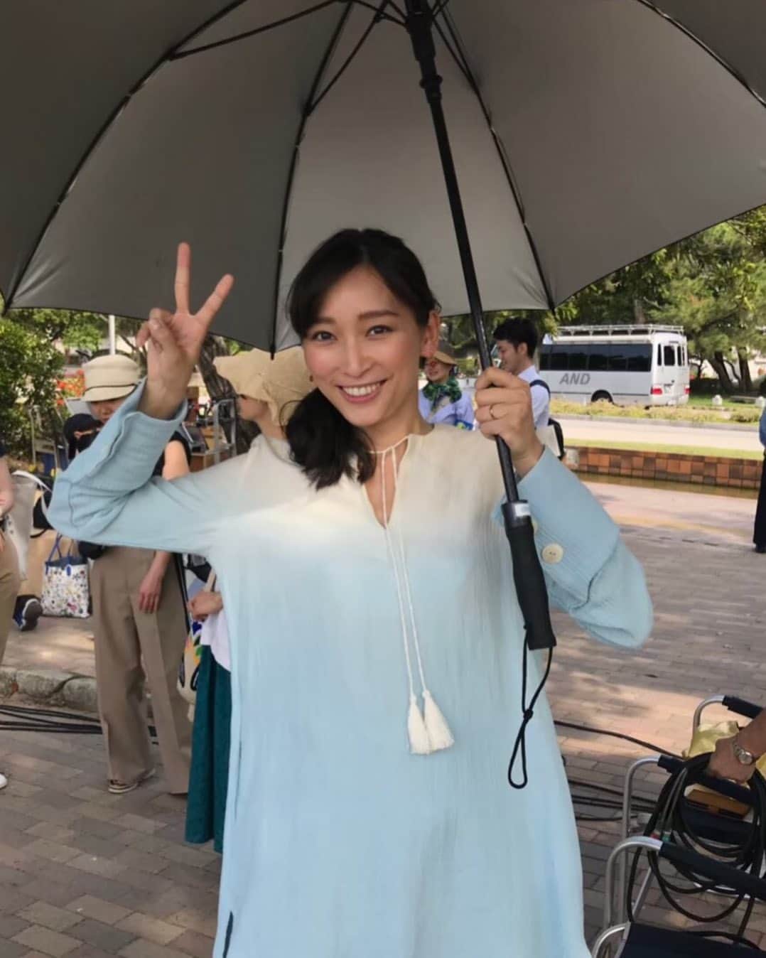 日本テレビ「偽装不倫」のインスタグラム：「best smile shoko…﻿ photo by JYOBANNO﻿ in hakata﻿ ﻿ 「#偽装不倫」最終回﻿ いよいよ明日放送です💍✨﻿ お楽しみに💕﻿ ﻿ #杏 #宮沢氷魚 #日テレ #水ドラ #YLAB #LINEマンガ #文藝春秋 #東村アキコ #おいで偽装不倫最終回 #放送まであと24時間‼️」