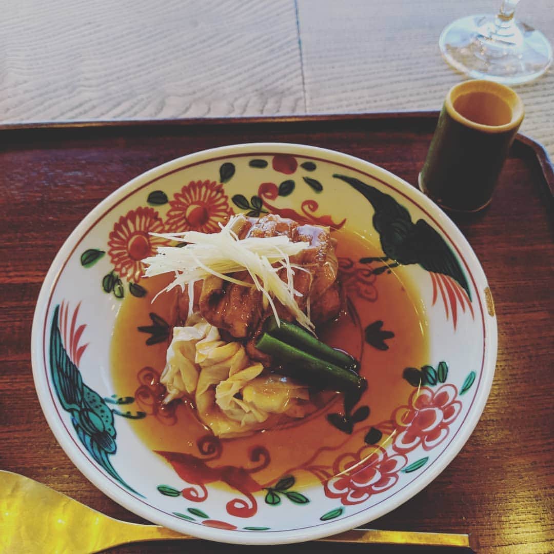吉村玲香さんのインスタグラム写真 - (吉村玲香Instagram)「歌舞伎鑑賞のあと、京都の夕食は、和久傳さんにて。 素晴らしい店内のしつらえと、 京都の街を一望できる眺めの良いカウンターで、 美しいお料理とお酒を賞味しました。 スワイプしてね👉👉👉 . . . #和久傳 #京都  #京料理  #懐石料理  #kyoto  #japanese_food  #japaneserestaurant  #京都オススメ」9月10日 22時04分 - yoshimura.reika