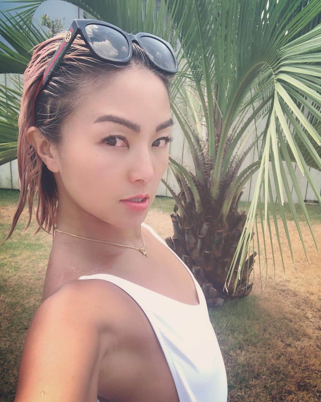 Nazukiのインスタグラム：「今年の夏のRENとの思い出👏🏻 ほんとサーフィンを始めてよかった 🏄‍♀️👏🏻✌🏻 タイミングやキッカケって、ふいに訪れる😊 ダンス以外に趣味があるってまた違った世界が見れて出会いも広がっていいなって👏🏻👍 サーフィン頑張ってみよっと👍  4枚目5枚目はレンひと夏の恋😍 @ren_ryu_littlboy  親子で楽しめて @palu610感謝しかない💕  #mama #mamalife #summer #sarf #sarfin #friend #ママ #シンママ #サーフィン #出会い  #趣味」