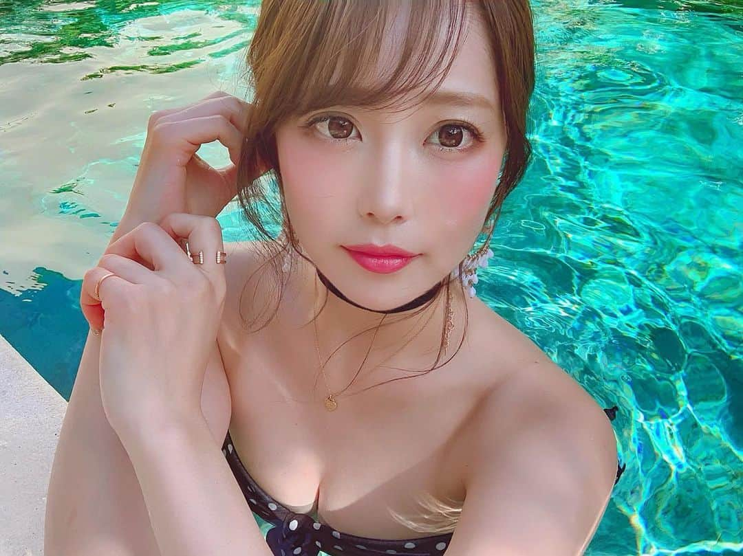 鈴木 あやさんのインスタグラム写真 - (鈴木 あやInstagram)「. まだまだ暑すぎない？🥵💦 . 載せれる写真🤳🏻ないし 暑すぎるから涼しい写真でも 載せとこうかな🏊🏻🏊🏽🏊🏿 . @lavia_official . . #laviabeach #ラヴィアビーチ #水着 #swim #swimwear #夏 #summer #夏っていつ終わるの？ #余裕で猛暑 #台風逸れたと思ったら暑すぎ #溶けた #まだ水着の写真載せてもいい？ #プール #海 #川 #秋まだ？ #もはや地球に感謝」9月10日 22時06分 - ayachu69