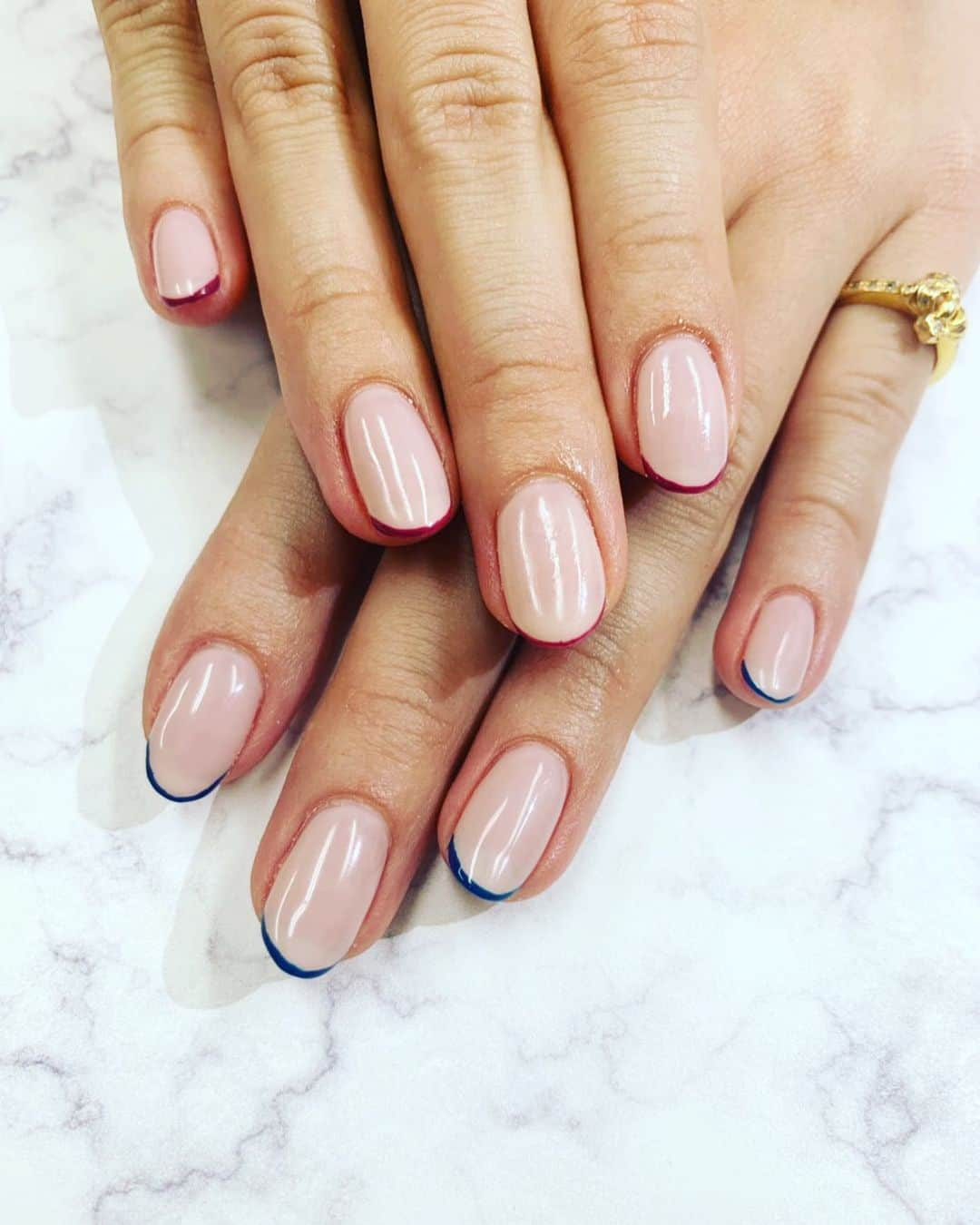 小林香菜さんのインスタグラム写真 - (小林香菜Instagram)「. ネイル💅 こんな器用な一本線書けないよねくらい器用なネイル💅笑 左右色が違うんだよ🗣 いつも舞さんの話しが面白すぎて🤣 人よりも色んなことが最先端すぎて尊敬しかないです🙋‍♀️ . #ネイル #ネイルサロン #rustynail ＃ワンカラーフレンチ #💅」9月10日 22時13分 - kanaful