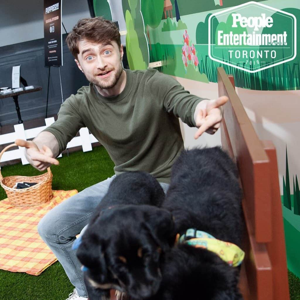 People Magazineさんのインスタグラム写真 - (People MagazineInstagram)「Best #TIFF ever? We certainly think so. 😍 These movie stars got to spend their weekend cuddling with adorable rescue puppies thanks to @findingthemhomes. 🐶 For more photos from our People & EW social studio presented by Facebook and Instagram, head to the link in bio. | 📷: @bentrivett」9月10日 22時22分 - people