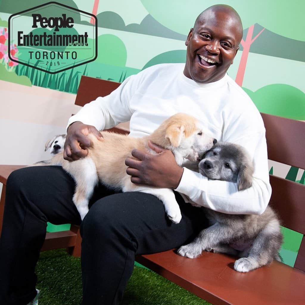 People Magazineさんのインスタグラム写真 - (People MagazineInstagram)「Best #TIFF ever? We certainly think so. 😍 These movie stars got to spend their weekend cuddling with adorable rescue puppies thanks to @findingthemhomes. 🐶 For more photos from our People & EW social studio presented by Facebook and Instagram, head to the link in bio. | 📷: @bentrivett」9月10日 22時22分 - people