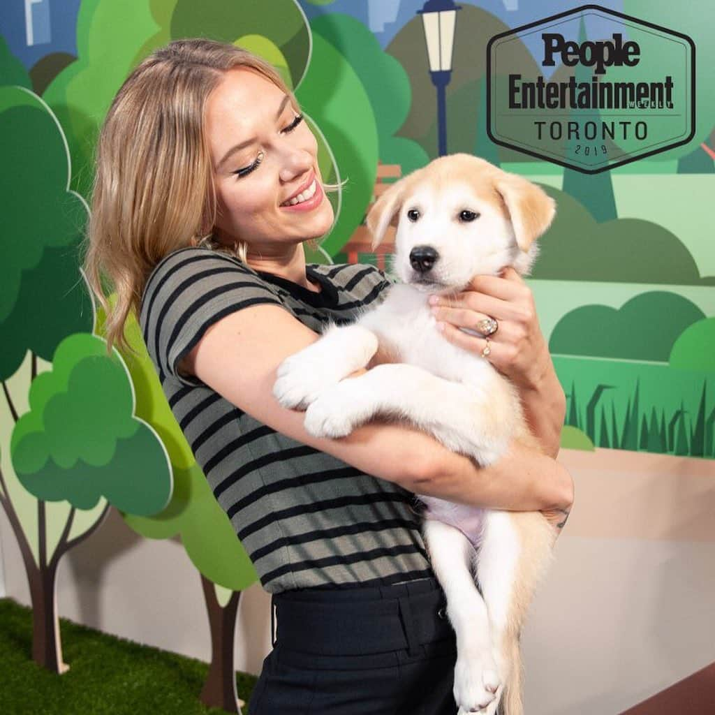 People Magazineさんのインスタグラム写真 - (People MagazineInstagram)「Best #TIFF ever? We certainly think so. 😍 These movie stars got to spend their weekend cuddling with adorable rescue puppies thanks to @findingthemhomes. 🐶 For more photos from our People & EW social studio presented by Facebook and Instagram, head to the link in bio. | 📷: @bentrivett」9月10日 22時22分 - people