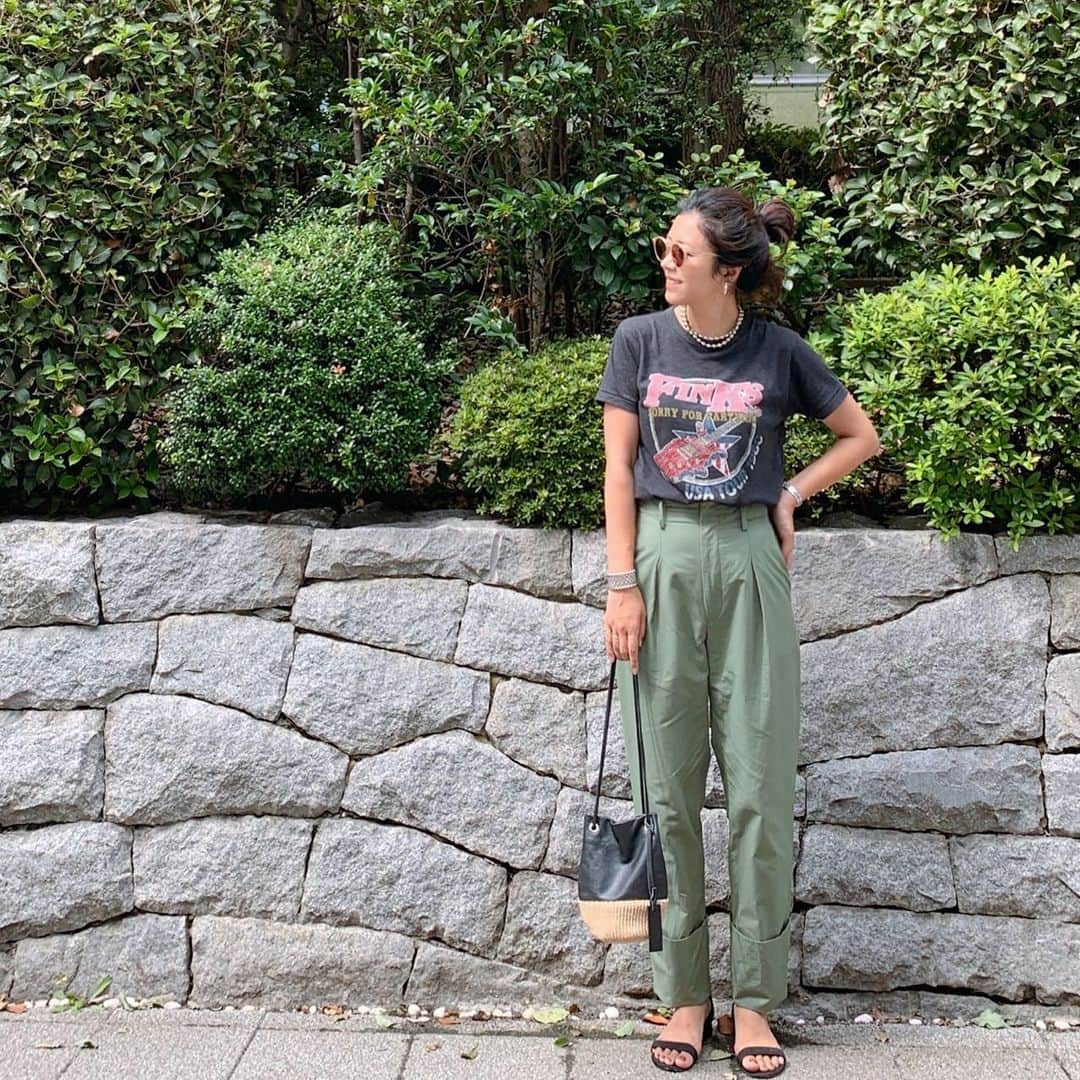 Sayakaのインスタグラム：「* 暑くて夏に逆戻り🥵💦 * * * #fashion #outfit #coordinate #ootd #simple #basic #casual #moussy #tiensecoute #maisonspecial #gap #sayakascoordinate #今日の服 #コーディネート #コーデ #シンプル #シンプルコーデ  #カジュアル #マウジー #ロックT #ティアンエクート #メゾンスペシャル #ギャップ」