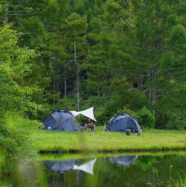 hinata_outdoorさんのインスタグラム写真 - (hinata_outdoorInstagram)「@___.olllllllo.___さんのpic✨⠀⠀ ⠀⠀ ここは日本⁉️と思うような🏝🏕🌲⠀ 大自然の湖畔キャンプにうっとり🥰⠀ こんな夏の思い出作りたい🥺✨✨👏⠀ ⠀ ⠀⠀ ～夏が終わっちゃう…🥺❗️ 感傷的な気持ちになる情緒があるキャンプ風景🤦🏻‍♂️🏕〜⠀⠀ ⠀ 陽が落ちるのが段々と早くなる今日この頃🌄💦気がつけば夏も終わり…。移りゆく季節を感じはじめる情緒たっぷりのキャンプサイトをご紹介します🥺🥺🏕⠀ ⠀ ⠀⠀ 🌳🌲🌼🌳🌲🌲🌳🌲🌳🌲🌻🌳🌳⠀⠀ #hinataoutdoor を付けて⠀⠀ アウトドア風景を投稿してください😊⠀⠀ 🌳🌲🌳🌲🌻🌲🌳🌲🌳🌼🌲🌳🌳⠀⠀ ⠀⠀ 素敵なお写真はリポストさせて頂きます✨⠀⠀ ⠀⠀ 🚙キャンプや山登りのアウトドア情報はプロフィールのURLから ➡ @hinata_outdoor⠀⠀ ⠀⠀ 🍖美味しそうなキャンプ料理の写真は➡️⠀⠀ @hinata_gohan⠀⠀ *⠀⠀ *⠀⠀ #キャンプ #アウトドア #アウトドアギア #外遊び #夏休みキャンプ #サマーキャンプ #夏休み #避暑 #涼しげキャンプ #絶景キャンプ #キャンプ用品」9月10日 22時39分 - hinata_outdoor