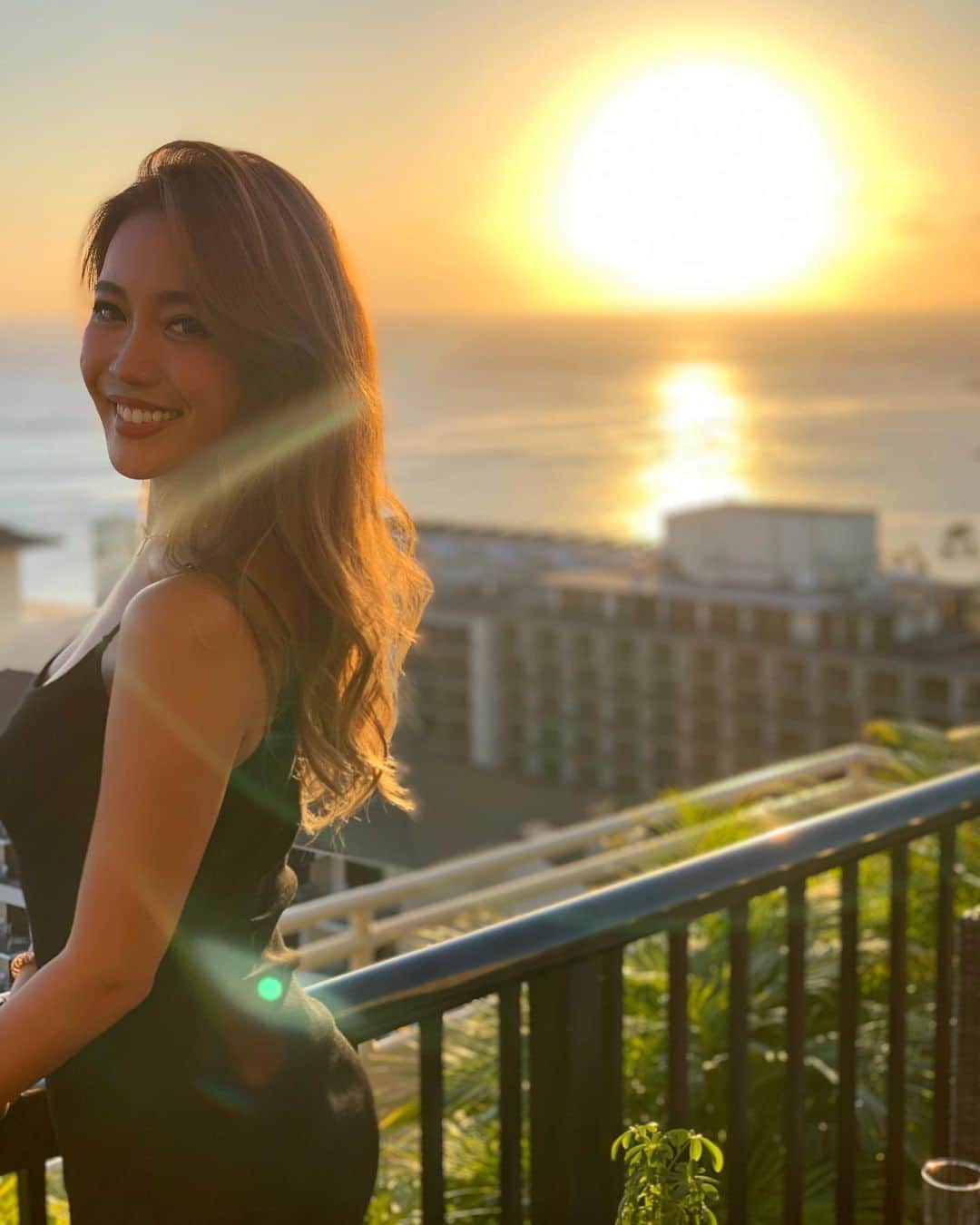 のインスタグラム：「この綺麗なオレンジに感動する🌅 * * * #sunset」