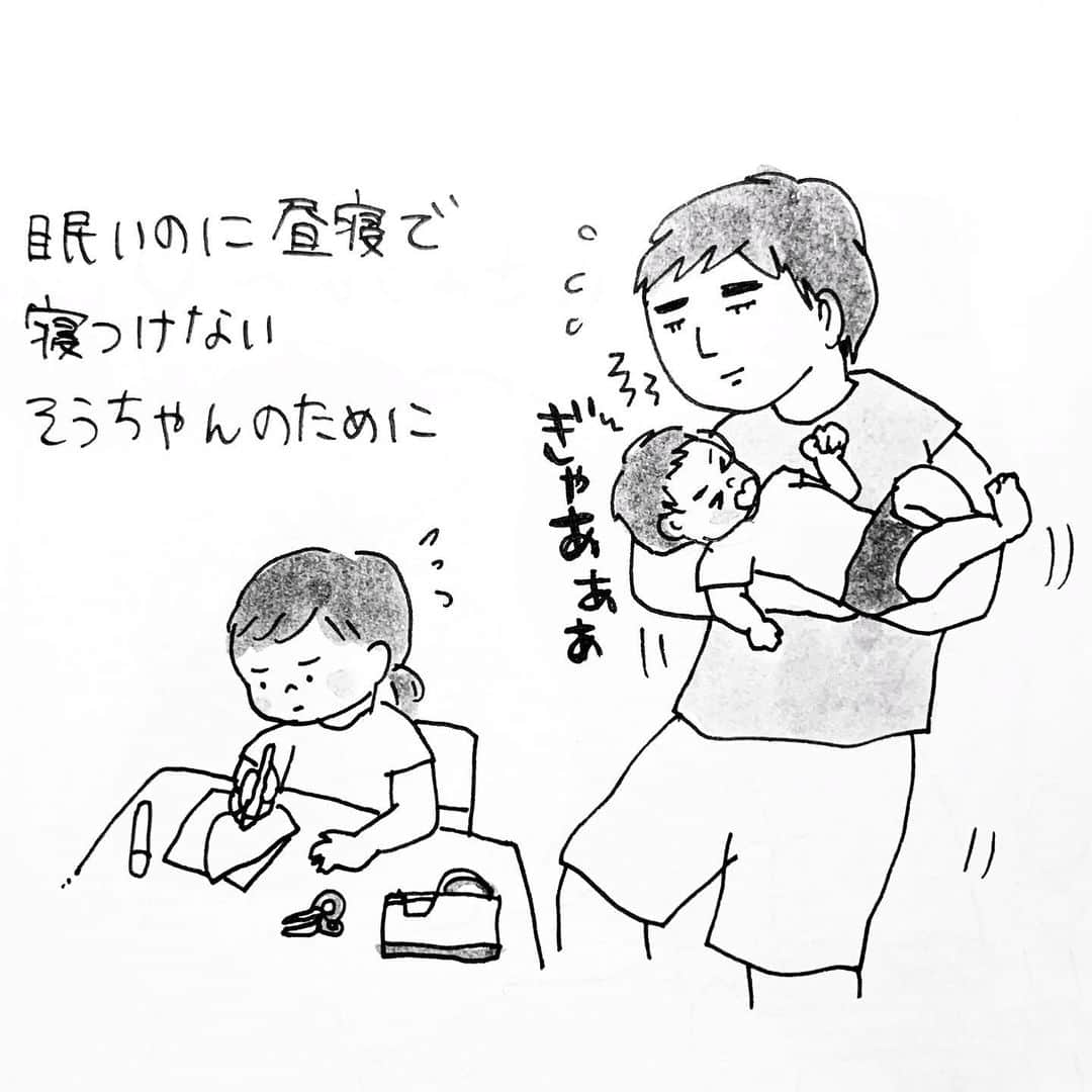 のインスタグラム：「旧約聖書の創世記によると、神は天地創造の過程において、4日目に太陽と月と星を創ったそうだが、﻿ こしいの育児絵日記によると、ことねは心身の健やかな成長の過程において、4歳のとき弟のために月を創ったとされている。﻿ ﻿ ことちゃん優しい。そうちゃんはお姉ちゃんに愛されてていいね。 ﻿﻿ ﻿ ーK愛すべき人がいてー﻿ ﻿」