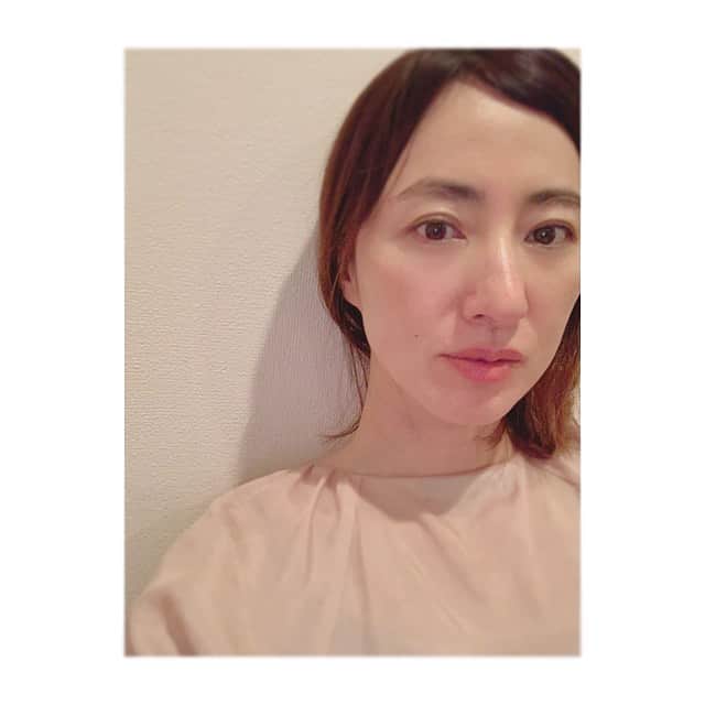 前田ゆかのインスタグラム：「過酷な温度変化に 乾いた肌へ 濃密な潤いを。  月一エステ @cpcosmetics_official  #エステ #スキンケア #落ちつきました」