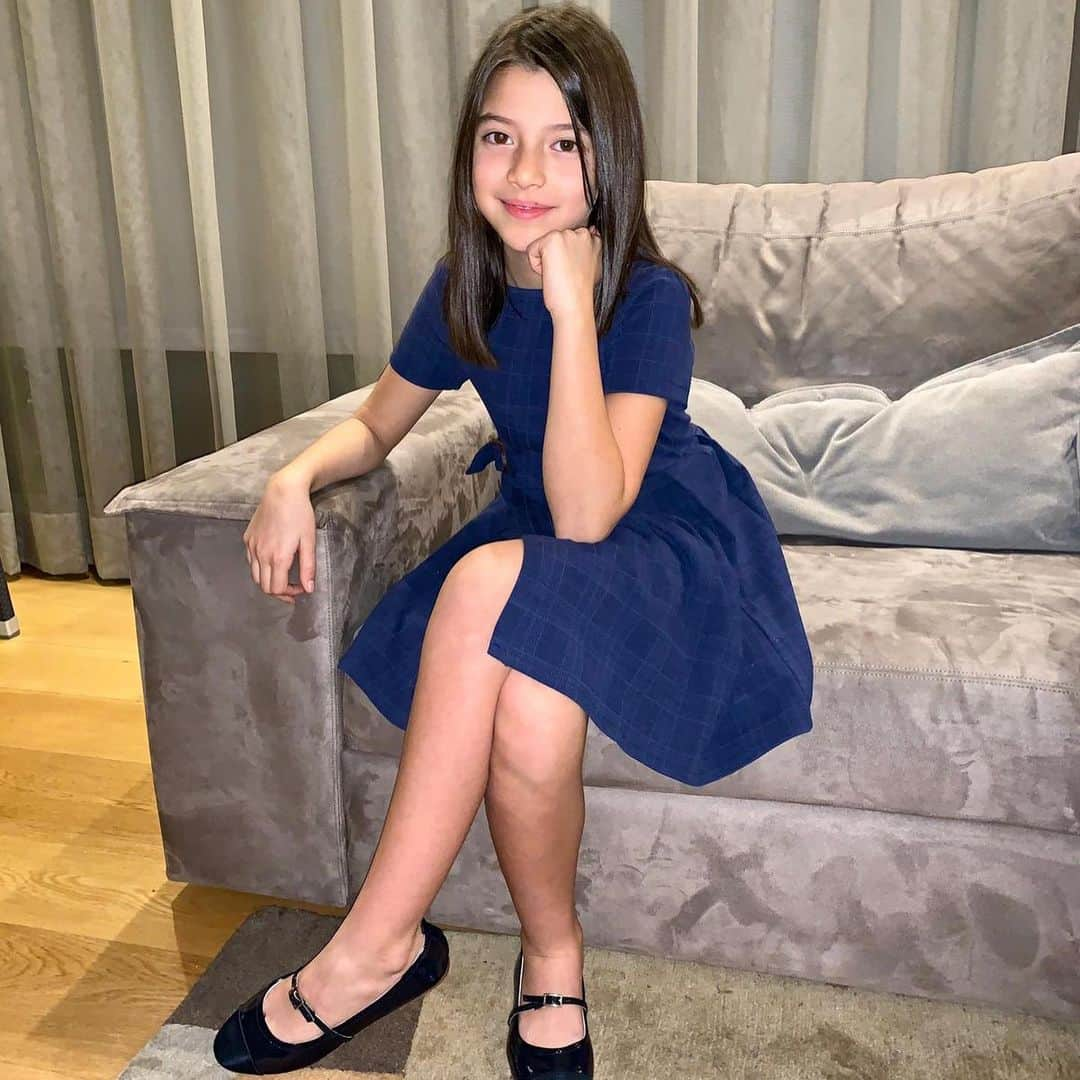 ロベルト・ロサレスさんのインスタグラム写真 - (ロベルト・ロサレスInstagram)「Who became eleven years today????? La Niña de mis ojos!! 😱😊❤️😍😍😍🎁🎉🎊🎂 #birthdaygirl #proudfather #inlove」9月10日 23時01分 - robertico_r