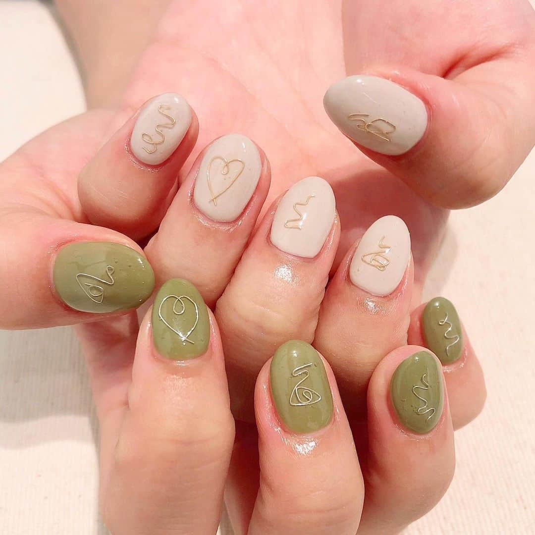 本村碧唯さんのインスタグラム写真 - (本村碧唯Instagram)「🌿🛁 #newnail #ピスタチオネイル #ホワイトネイル  #ワイヤーネイル #秋ネイル」9月10日 23時03分 - aoi0531.m