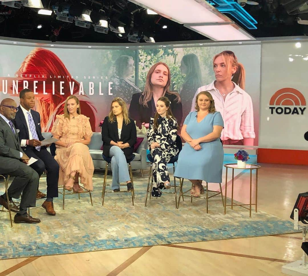 ケイトリン・ディーヴァーさんのインスタグラム写真 - (ケイトリン・ディーヴァーInstagram)「❤️The @todayshow ❤️ @toni_colletteofficial @daniellemacdonald & lady merrit! #unbelievablenetflix」9月10日 23時06分 - kaitlyndever