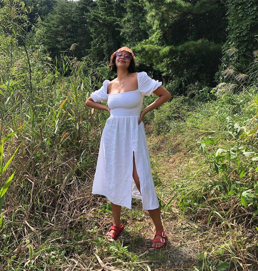 ナオミ・シマダのインスタグラム：「the city is fun but nature is cuter 🌿」
