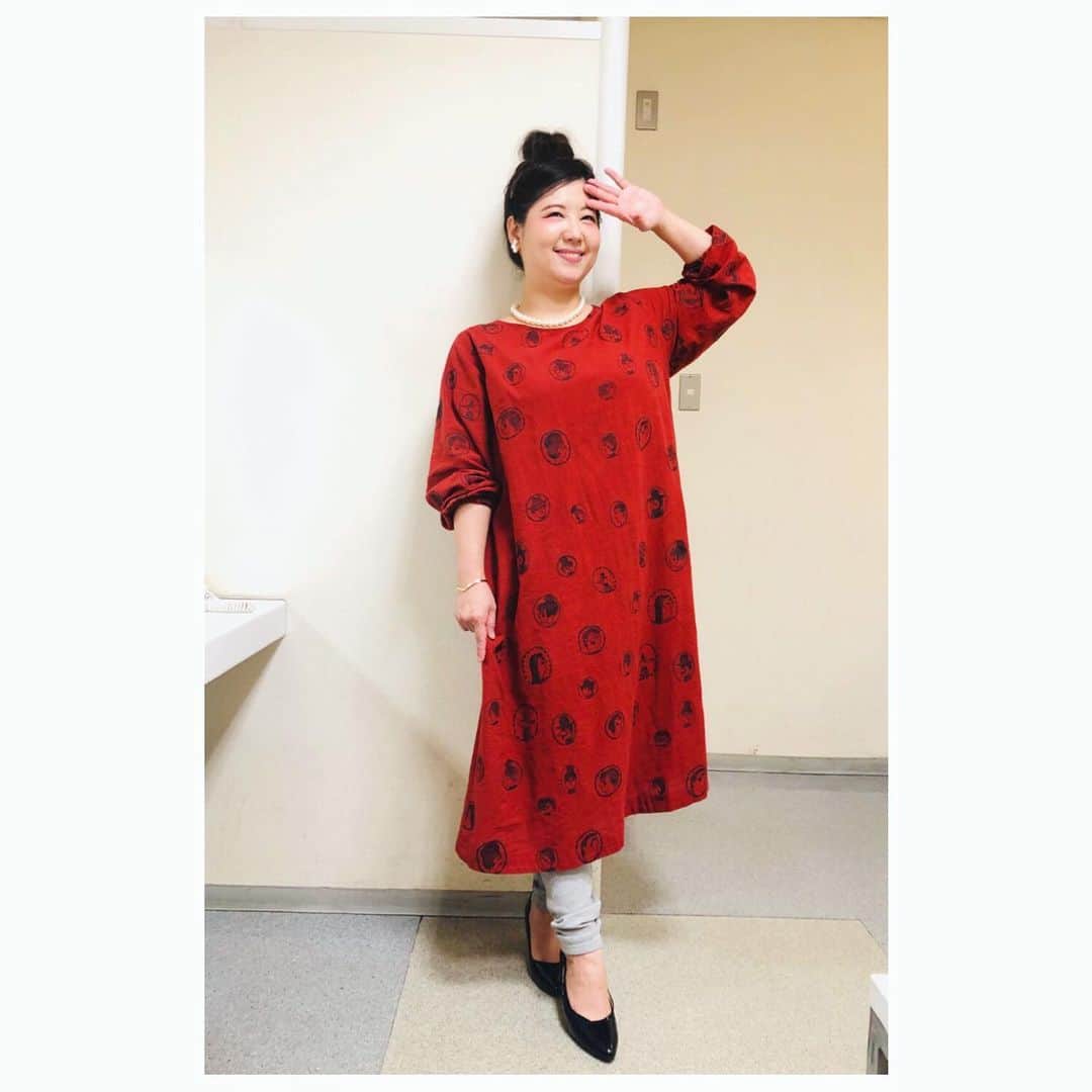 馬場園梓さんのインスタグラム写真 - (馬場園梓Instagram)「へい♪  先日 いいものプレミアムの収録にお邪魔しました☺︎ その際のステキなお衣装を ルン♪  させていただきますね！  ワンピース→ SUPER HAKKA  アーティストコラボ企画「個性的な人々について」刺しゅうワンピース  レギンス→ SUPER HAKKA  になります  綺麗な色☺︎ 肌触りもよくて柔らかくて 着心地抜群です˚✧₊ ですので  ルン♪  #yeah #happy #nice #フジテレビ #いいものプレミアム #ワンピース #レギンス #SUPERHAKKA #スーパーハッカ #球体 #お気に入り #ご機嫌 #ルン♪」9月10日 14時27分 - babazonoazusa