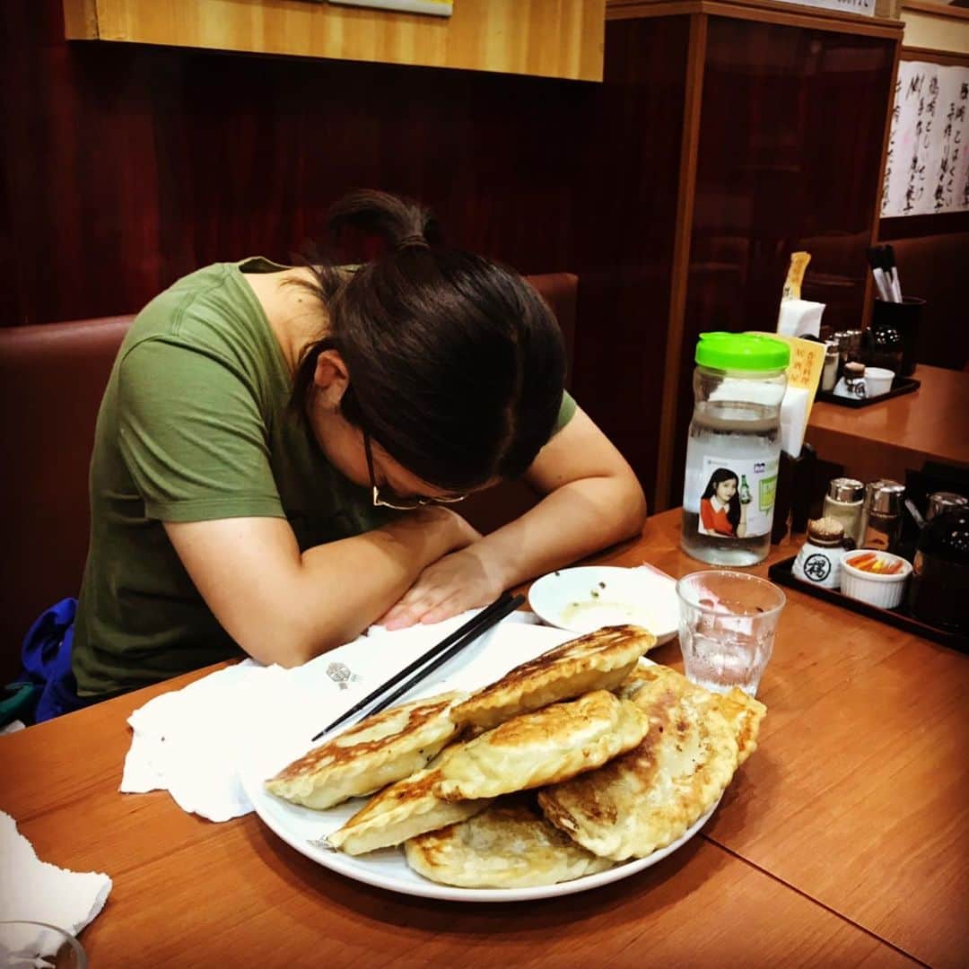 山田しょうこさんのインスタグラム写真 - (山田しょうこInstagram)「🥟🥟🥟 人生初の大食いチャレンジ！！ 余裕かましたらぶん殴られた😂😂 これからは１ファンとして楽しむのだ… #大食い  #大食いチャレンジ  #フードファイター  #ぎょうざしょうこ」9月10日 14時44分 - shokokrake0611