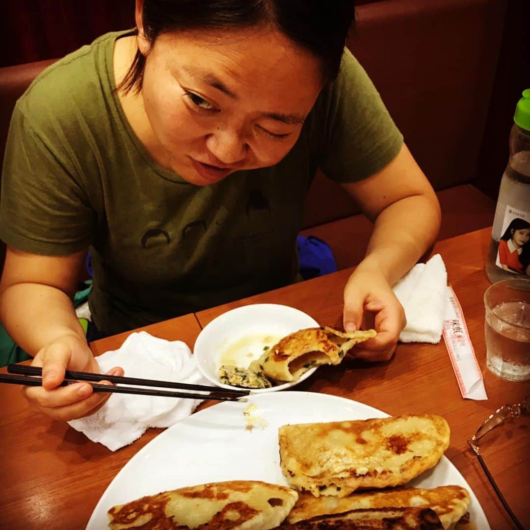 山田しょうこさんのインスタグラム写真 - (山田しょうこInstagram)「🥟🥟🥟 人生初の大食いチャレンジ！！ 余裕かましたらぶん殴られた😂😂 これからは１ファンとして楽しむのだ… #大食い  #大食いチャレンジ  #フードファイター  #ぎょうざしょうこ」9月10日 14時44分 - shokokrake0611