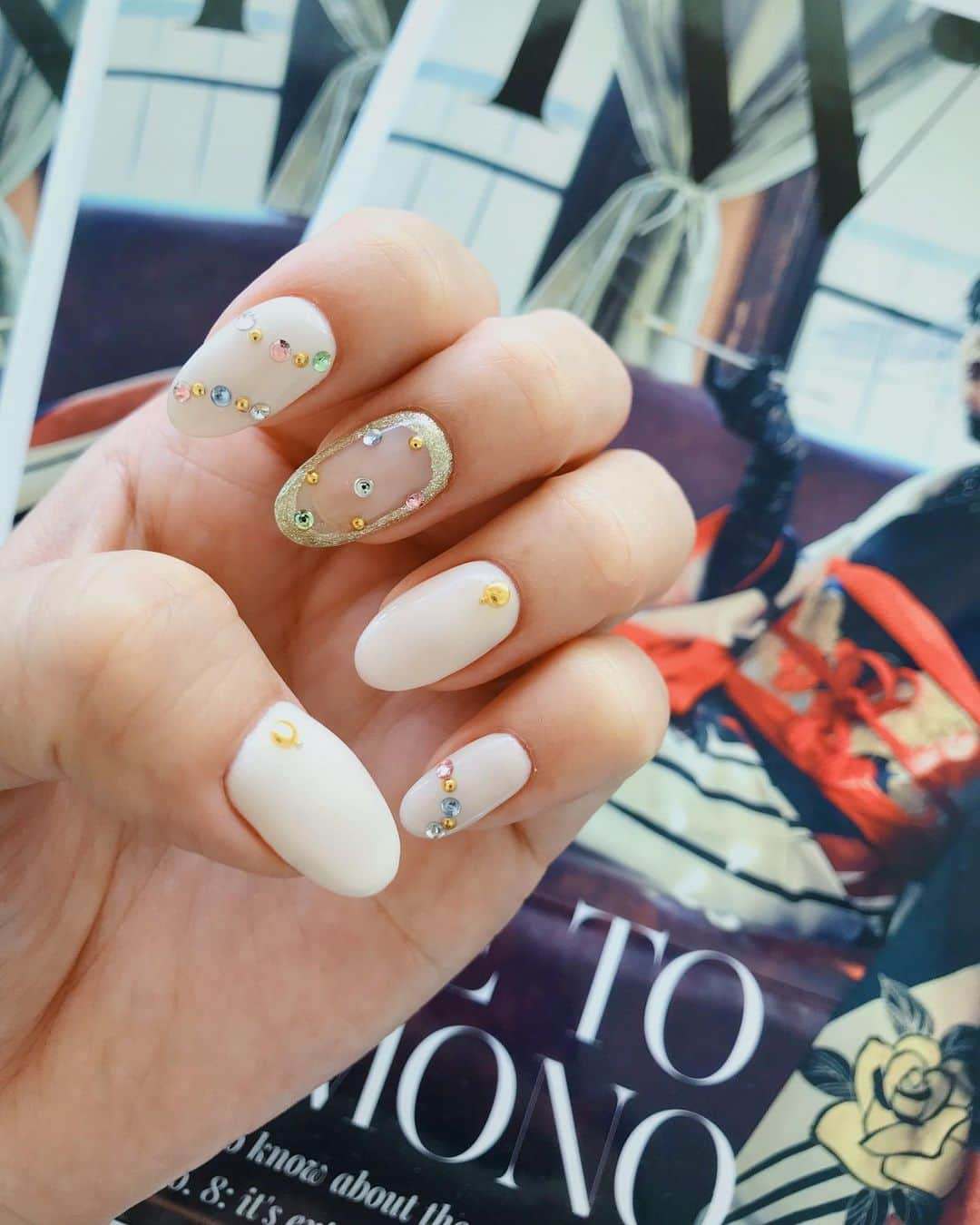 佐藤衣里子さんのインスタグラム写真 - (佐藤衣里子Instagram)「new nail💅 最近オープンした @thinkresort に行ってきたよー♡ お店は飛行機の機内みたいで今からリゾートに行く気分になれるサロン✈️💕 実際に使用されてた飛行機部品でデザインされたみたい〜😊 素敵な空間でした🌴🍹 デザインも可愛くて大満足💕 #thinkresort#nail#広尾#ネイル#ネイルケア#ジェルネイル#ネイリスト」9月10日 14時52分 - eriko0625