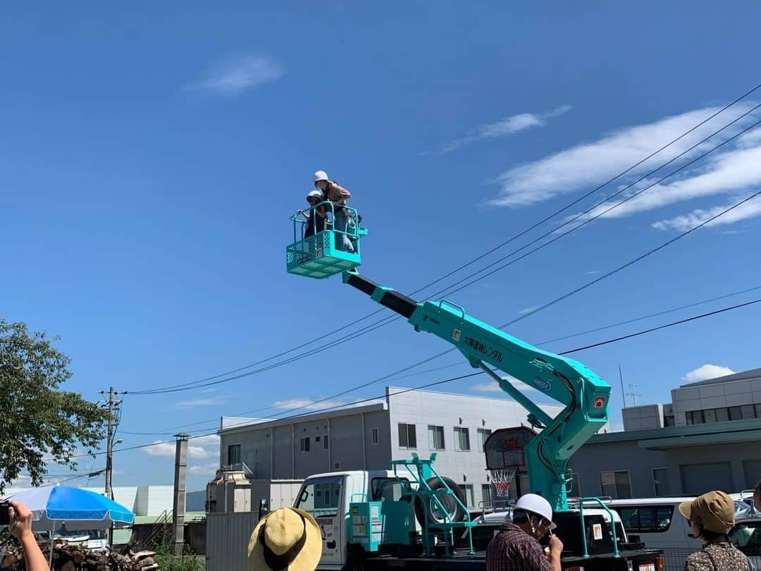 ココチエ建築設計株式会社さんのインスタグラム写真 - (ココチエ建築設計株式会社Instagram)「先日行われましたココフェスにたくさんの方にお越しいただきました！  天気にも恵まれ、ちょっと暑すぎる感じもしましたが、  皆様の笑顔に触れることができてスタッフ一同幸せな気持ちになりました。  また来年、皆様の期待に応え、さらにパワーアップして開催できたらと思います。  お忙しい中、ココチエに足を運んでくださった皆様、本当にありがとうございました。  また、都合がつかず参加できなかった皆様、お待ちしておりますので是非来年ご参加ください！ - 設計士とつくる高性能デザイン住宅 - ココチエ一級建築士事務所 ＿＿＿＿＿＿＿＿＿＿＿＿＿＿＿ . @cocochie_style ＿＿＿＿＿＿＿＿＿＿＿＿＿＿＿ . Hp・ココチエ一級建築士事務所・［検索］ Hp・https://cocochie.com/ . contact TEL・0263-87-5648 Mail・info-mail@cocochie.com . Address 長野県安曇野市三郷温4614-1 ＿＿＿＿＿＿＿＿＿＿＿＿＿＿＿ . #cocochie #住むを楽しむ . #ココチエ #ココチエ一級建築士事務所 #無垢フローリング #アイアン #雑貨 #安曇野市 #松本市 #ガルバリウム #一級建築士 #家族 #家 #暮らし #デザイン #設計士 #北欧風 #デザイナー #注文住宅 #我が家 #高性能住宅 #休日 #イベント #たくさんのご来場ありがとうございました」9月10日 15時12分 - cocochie_style