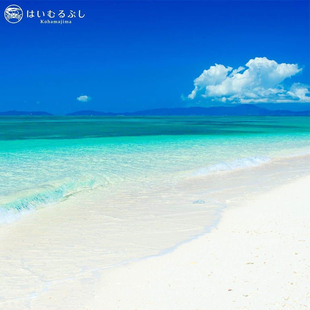 HAIMURUBUSHI はいむるぶしさんのインスタグラム写真 - (HAIMURUBUSHI はいむるぶしInstagram)「パスポートがいらない南海の楽園… 真っ白い砂浜に打ち寄せるクリスタルブルーの小波。 ここにしかない沖縄の海景に癒されにお越しください。 #沖縄 #八重山諸島 #砂浜 #海 #楽園 #小浜島 #リゾート #ホテル #はいむるぶし #japan #okinawa #yaeyamaislands #bluesea #whitebeach #wave #kohamajima #beachresort #haimurubushi」9月10日 15時40分 - haimurubushi_resorts